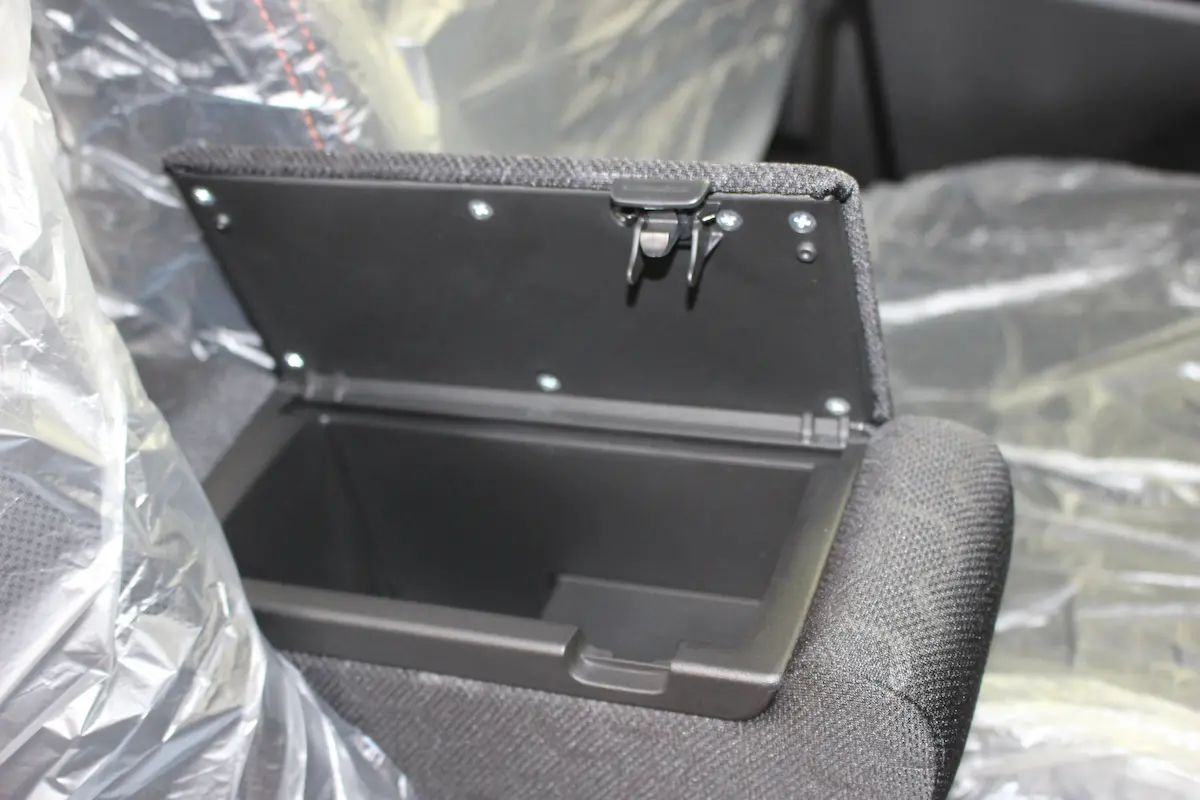 アームレストボックス