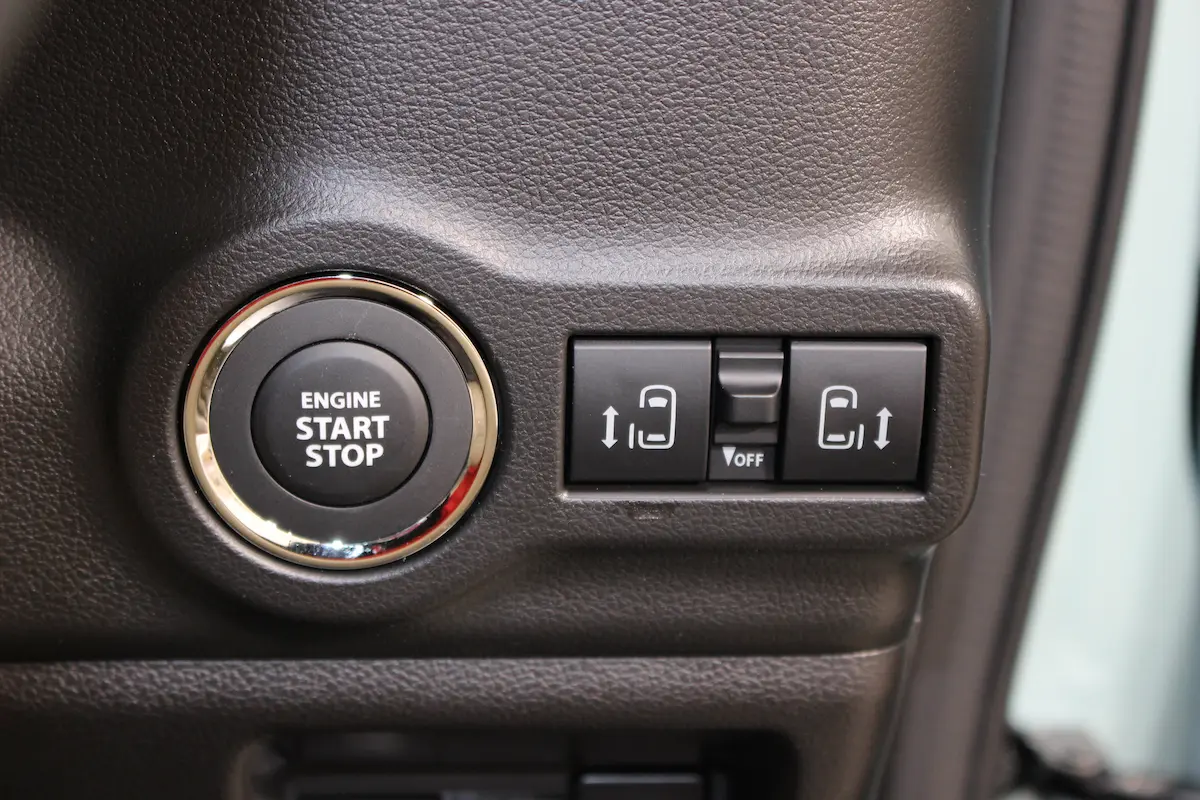 両側パワースライドドア