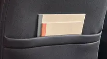 運転席シートバックロアーポケット