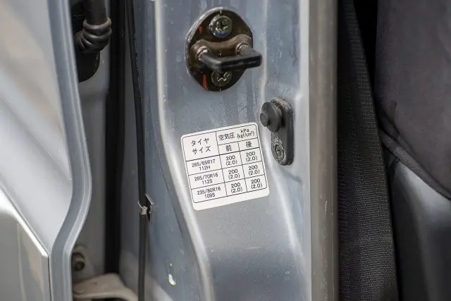タイヤ　空気圧