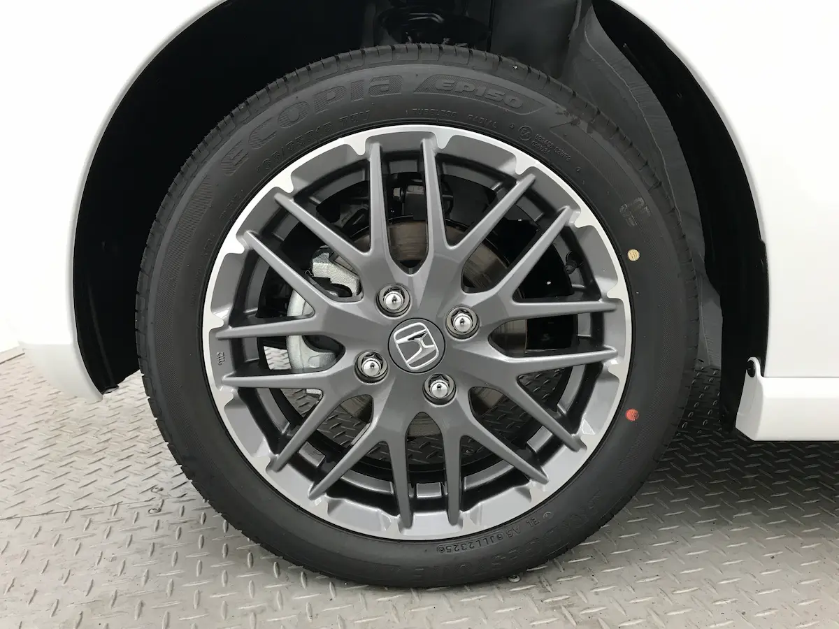 N-BOXのタイヤの締め付けトルクを確認する方法