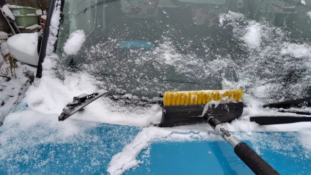 雪が積もった車