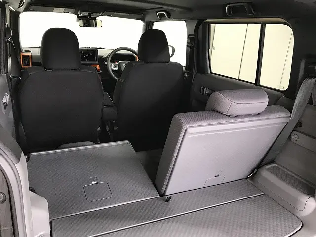 タフト後部座席