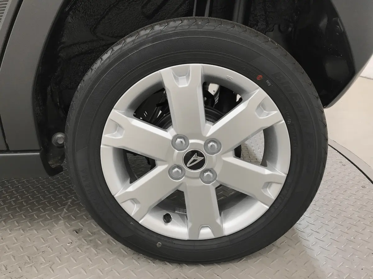 タフトのタイヤサイズを簡単に確認する方法