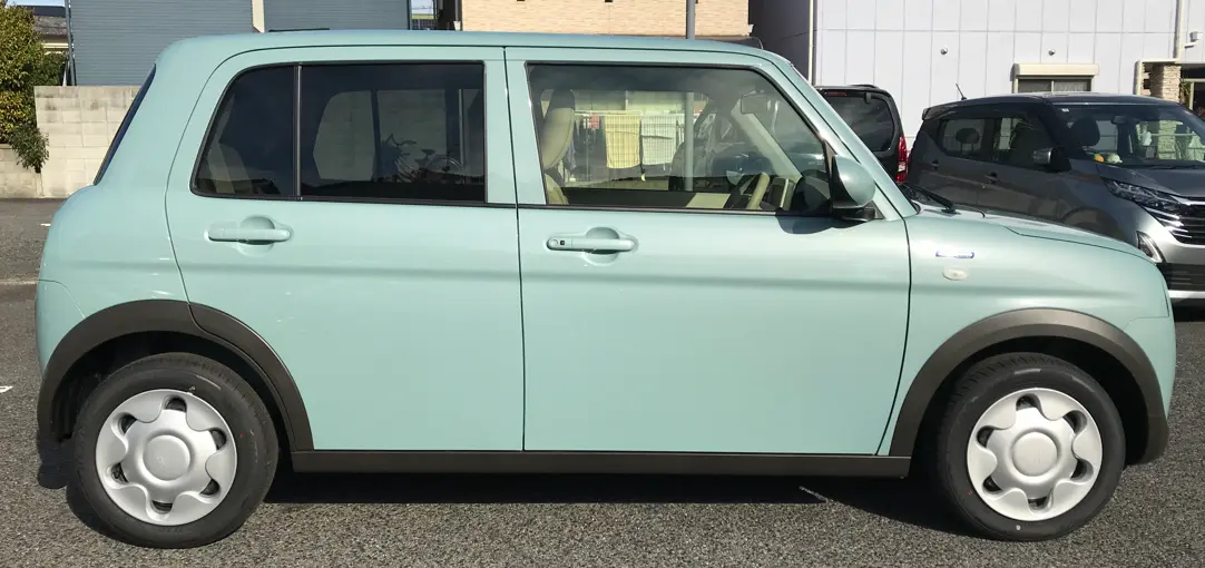 アルトラパンのタイヤサイズは？