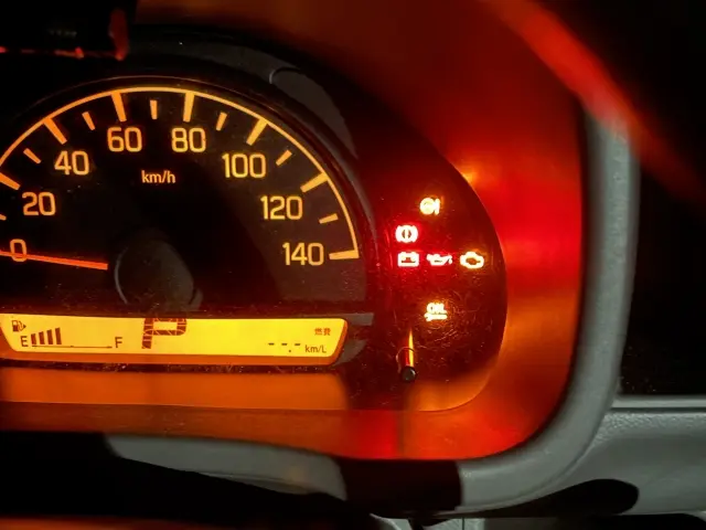 ekワゴンの警告灯は色で何が違う？