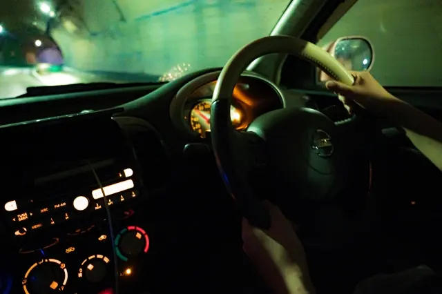 夜間やトンネルでは見にくい？タフトのメーターの明るさ（照度）調整の手順